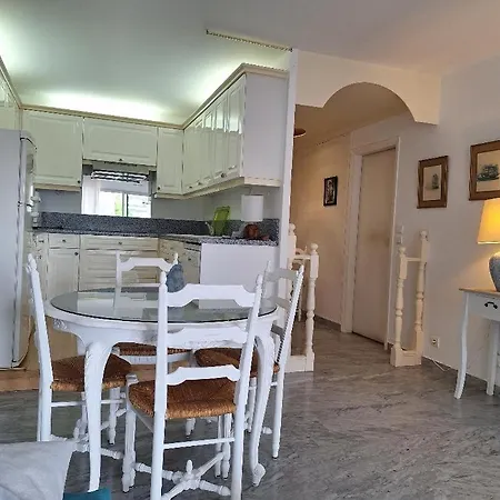 Les Pins Charming Appartement